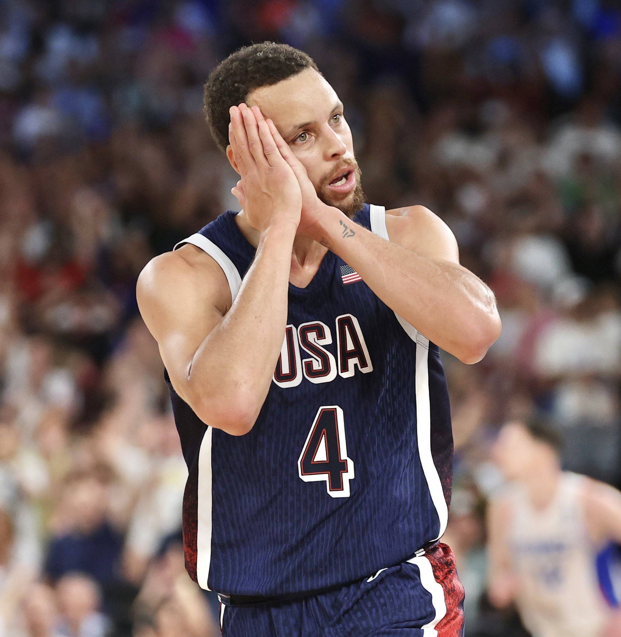 足球是由人 足球是由人